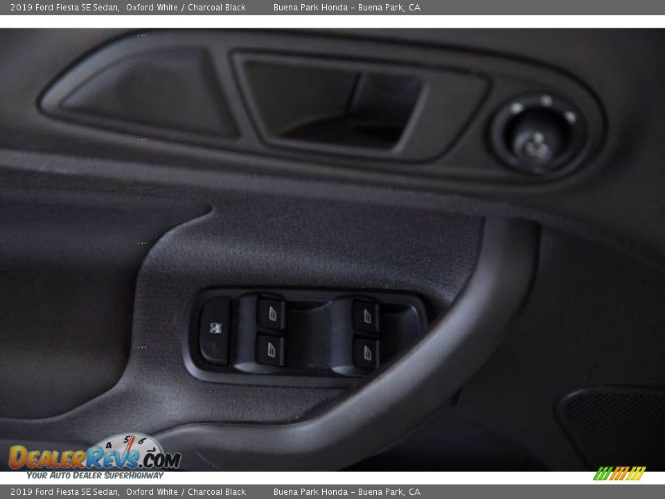 2019 Ford Fiesta SE Sedan Oxford White / Charcoal Black Photo #30