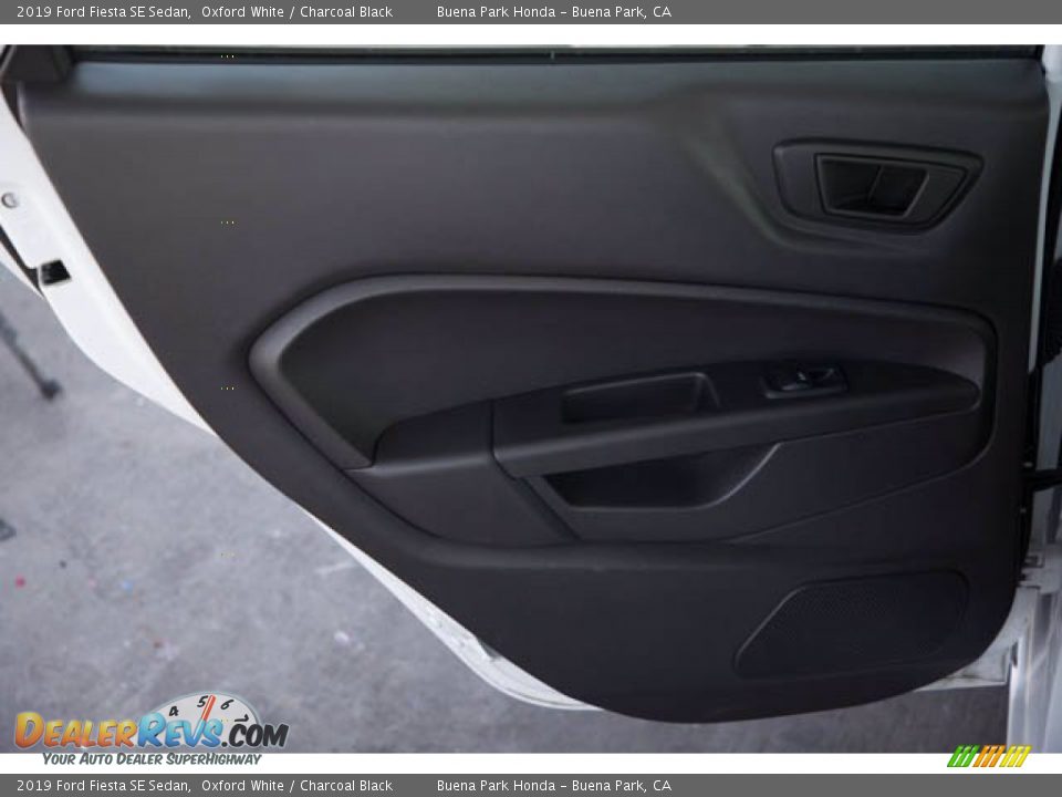 2019 Ford Fiesta SE Sedan Oxford White / Charcoal Black Photo #31