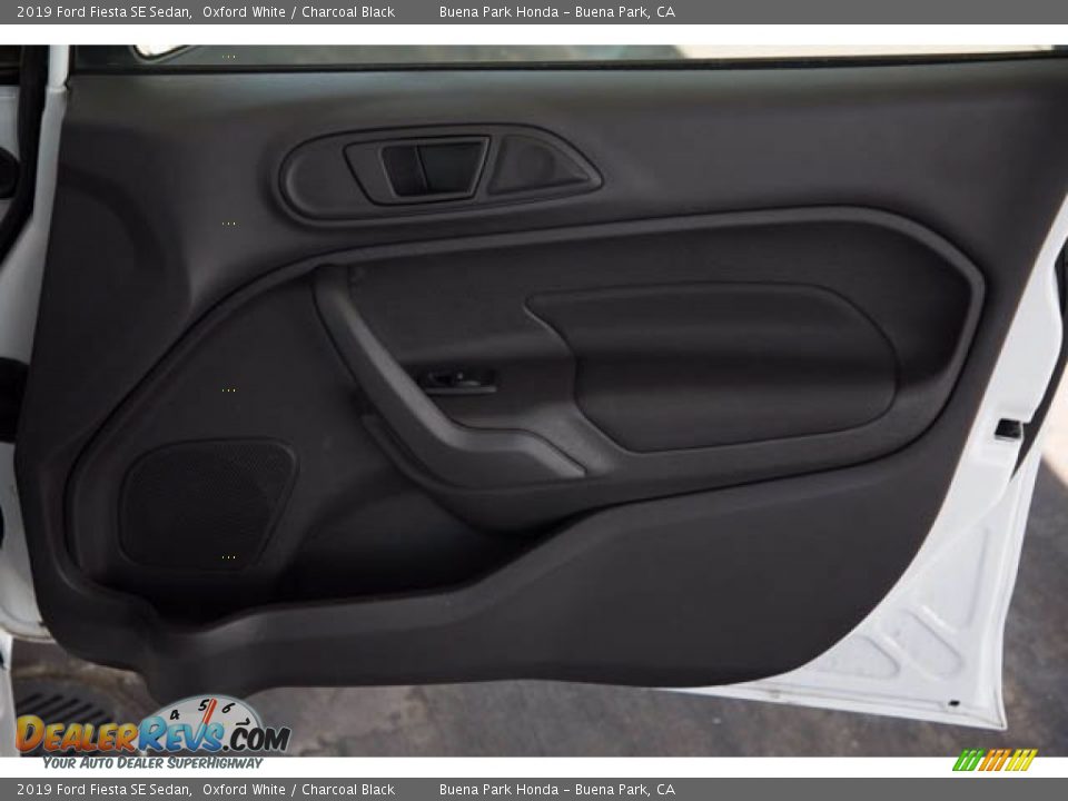 2019 Ford Fiesta SE Sedan Oxford White / Charcoal Black Photo #33