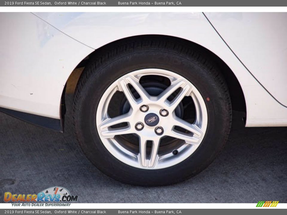 2019 Ford Fiesta SE Sedan Oxford White / Charcoal Black Photo #34