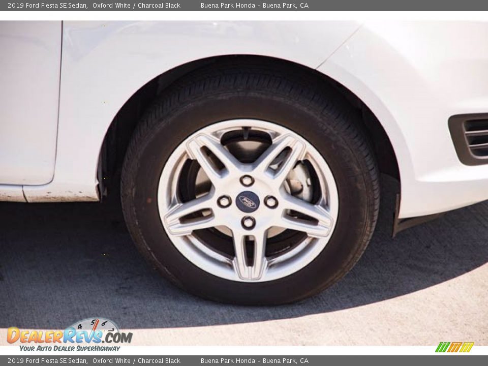 2019 Ford Fiesta SE Sedan Oxford White / Charcoal Black Photo #35