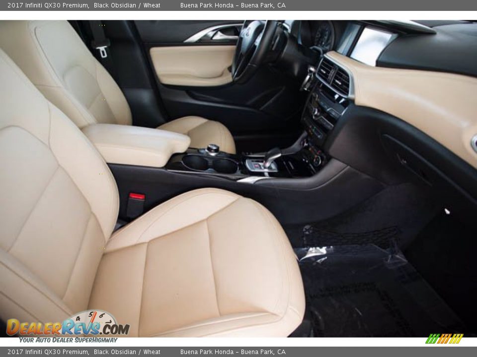 Front Seat of 2017 Infiniti QX30 Premium Photo #22