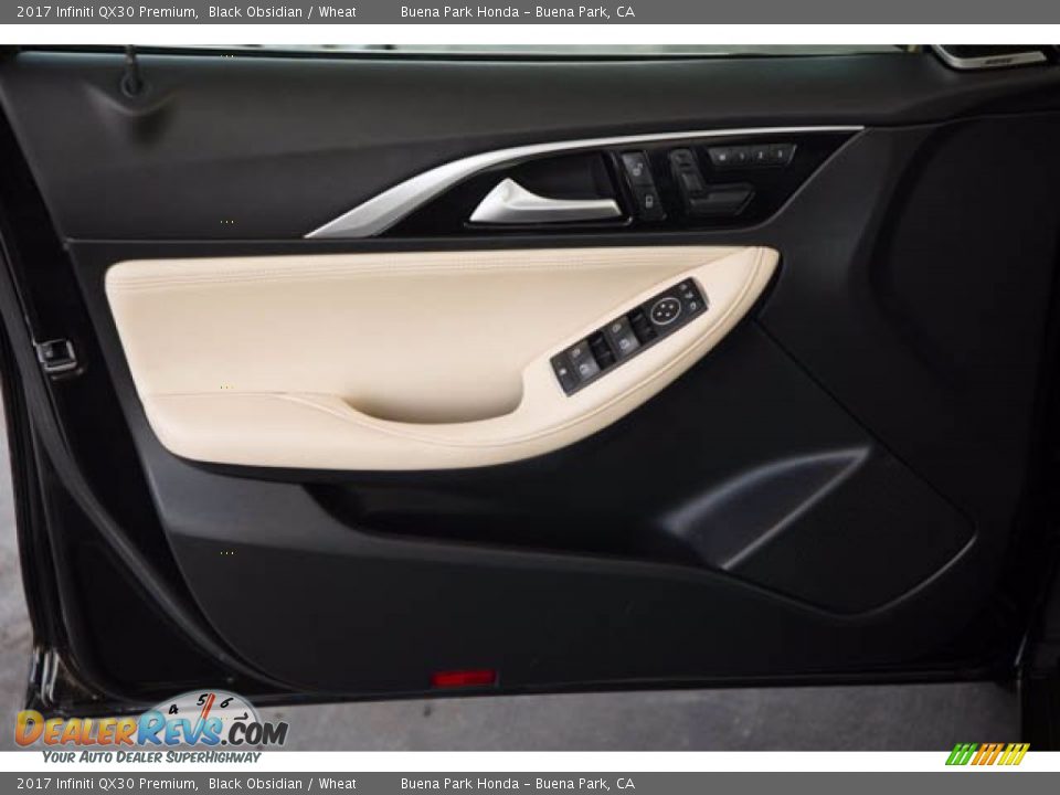 Door Panel of 2017 Infiniti QX30 Premium Photo #27