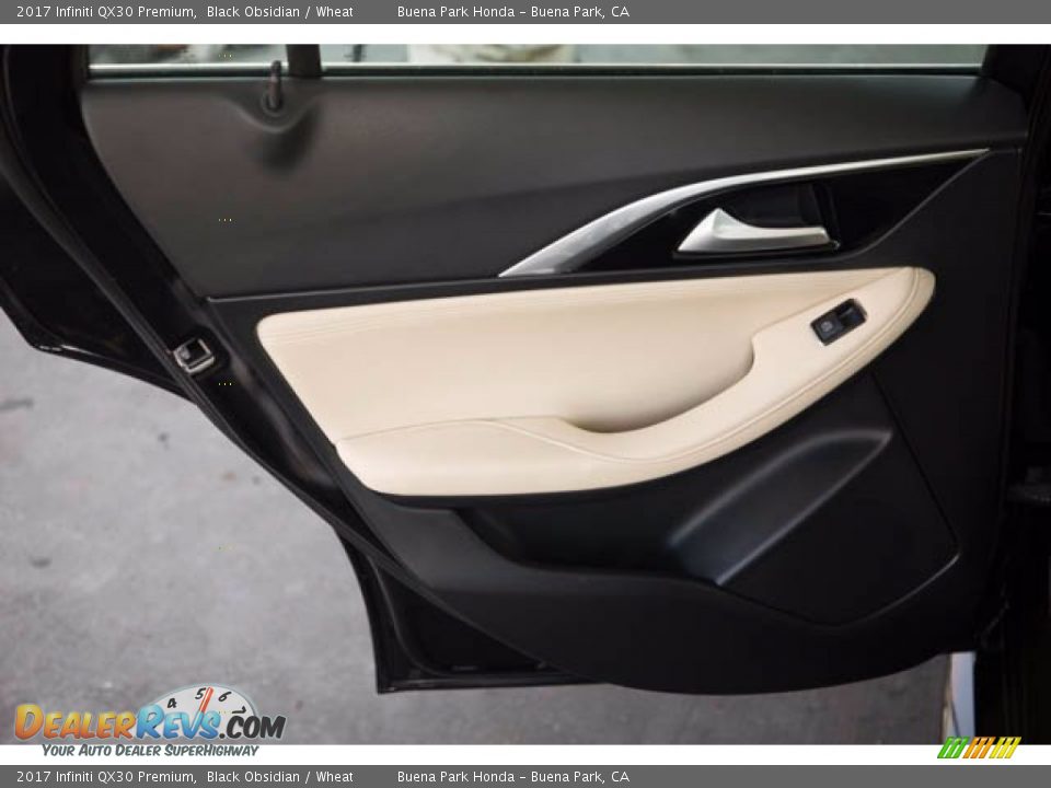 Door Panel of 2017 Infiniti QX30 Premium Photo #29