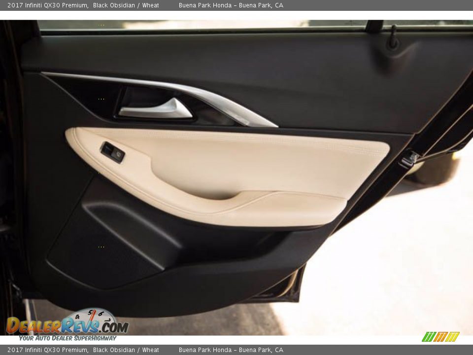 Door Panel of 2017 Infiniti QX30 Premium Photo #30