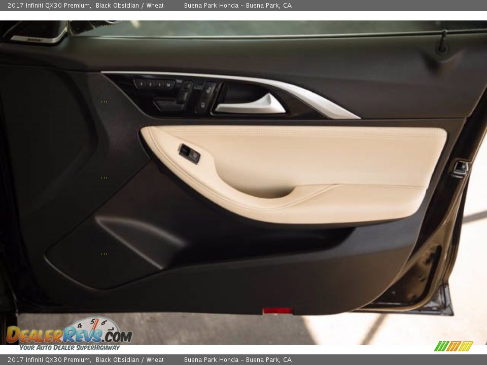 Door Panel of 2017 Infiniti QX30 Premium Photo #31