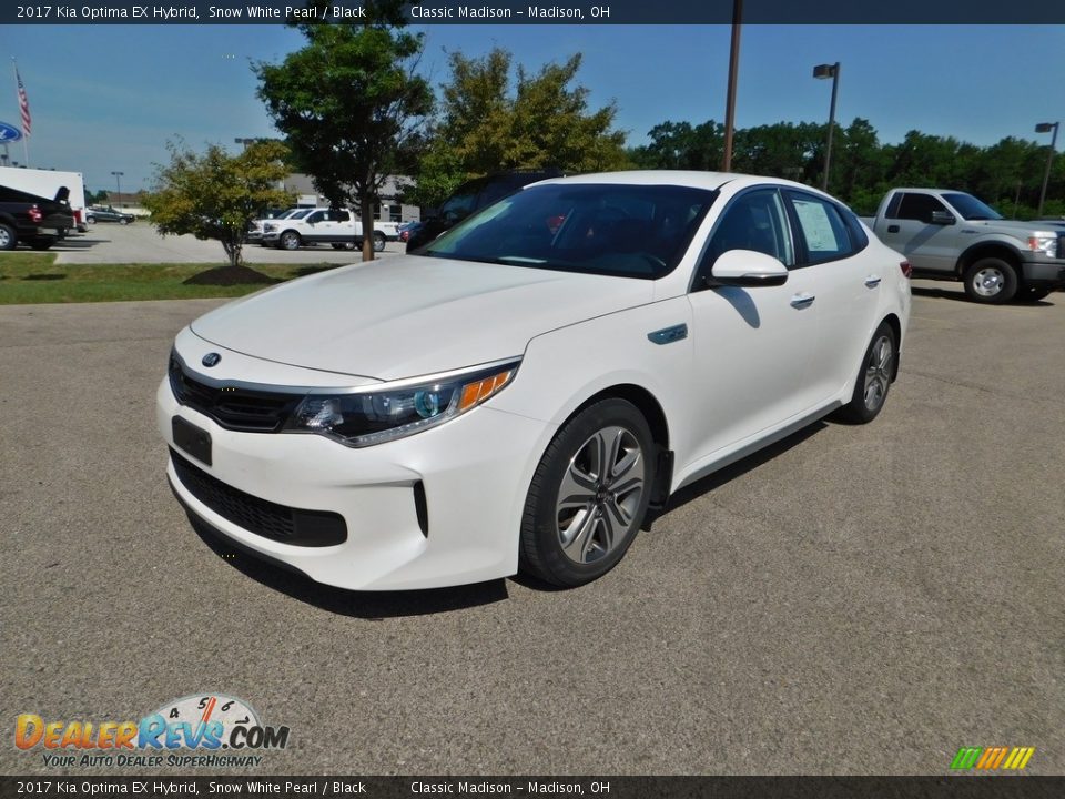 Front 3/4 View of 2017 Kia Optima EX Hybrid Photo #5