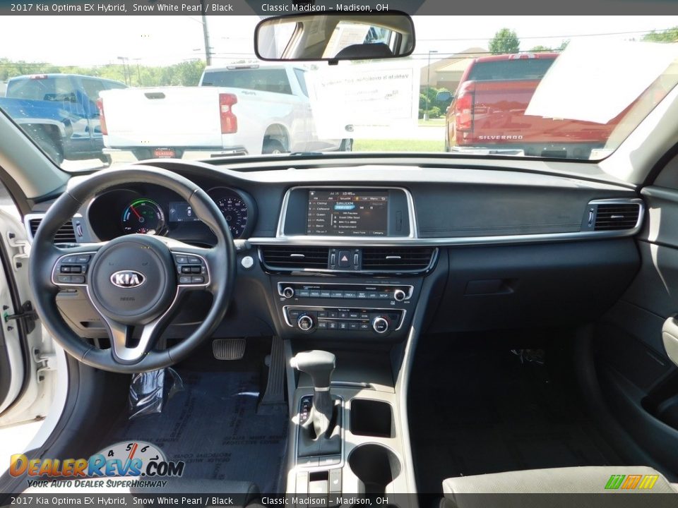 Dashboard of 2017 Kia Optima EX Hybrid Photo #13