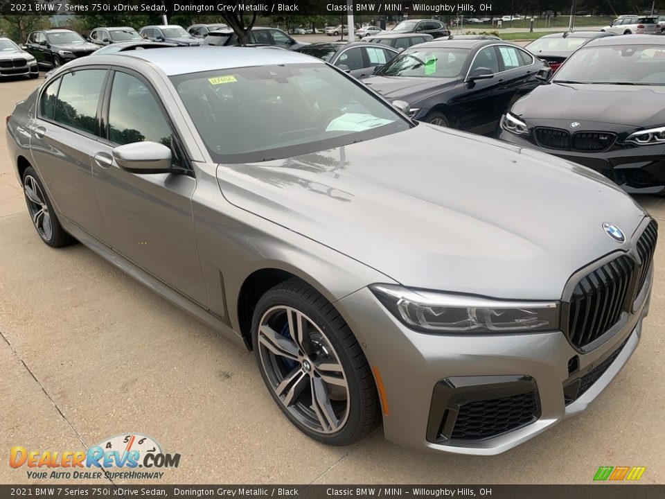 Front 3/4 View of 2021 BMW 7 Series 750i xDrive Sedan Photo #1