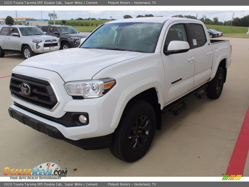 Front 3/4 View of 2020 Toyota Tacoma SR5 Double Cab Photo #4
