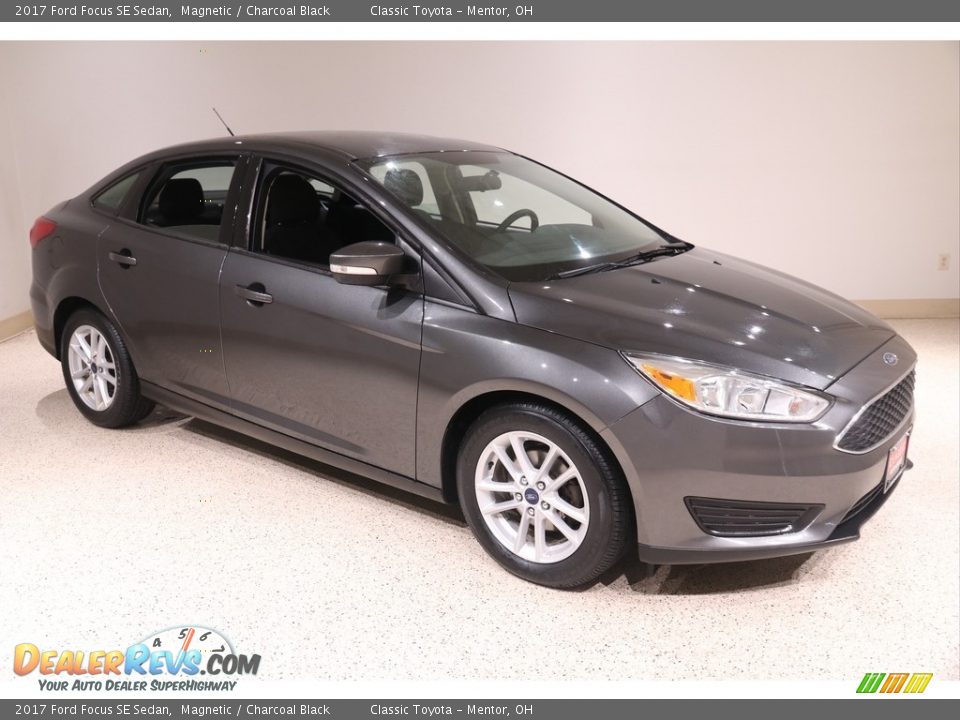 2017 Ford Focus SE Sedan Magnetic / Charcoal Black Photo #1