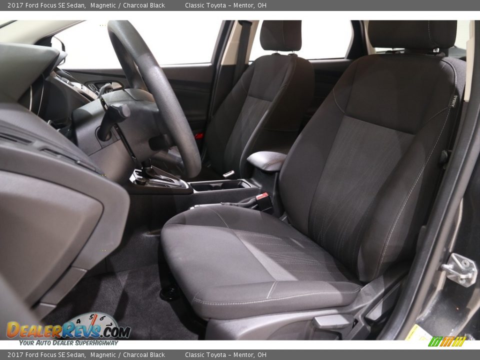 2017 Ford Focus SE Sedan Magnetic / Charcoal Black Photo #5