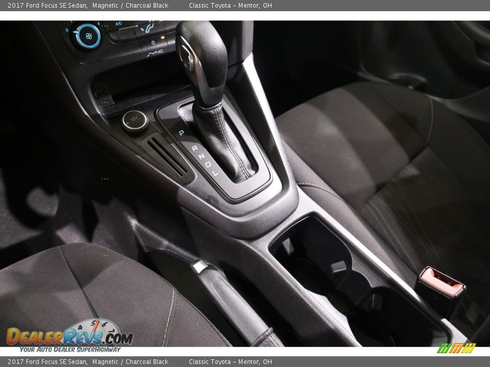 2017 Ford Focus SE Sedan Magnetic / Charcoal Black Photo #11