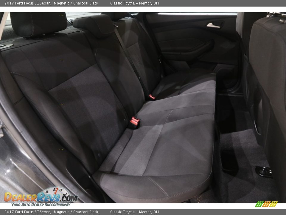 2017 Ford Focus SE Sedan Magnetic / Charcoal Black Photo #13