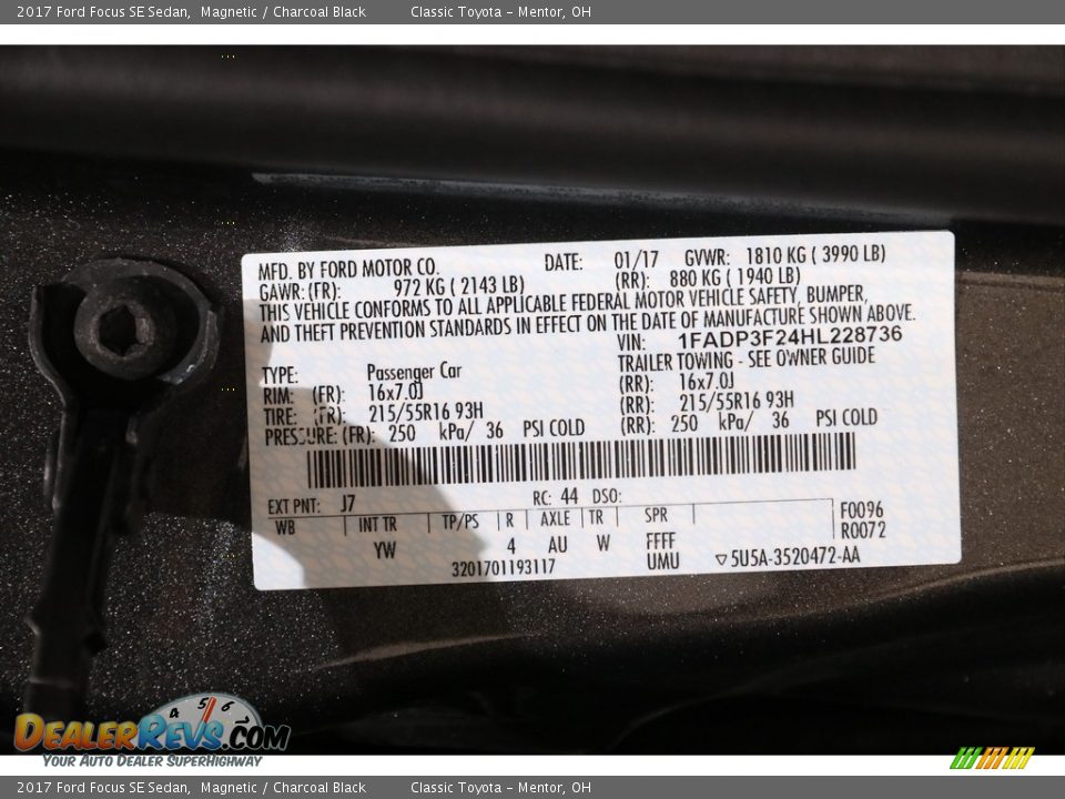 2017 Ford Focus SE Sedan Magnetic / Charcoal Black Photo #17