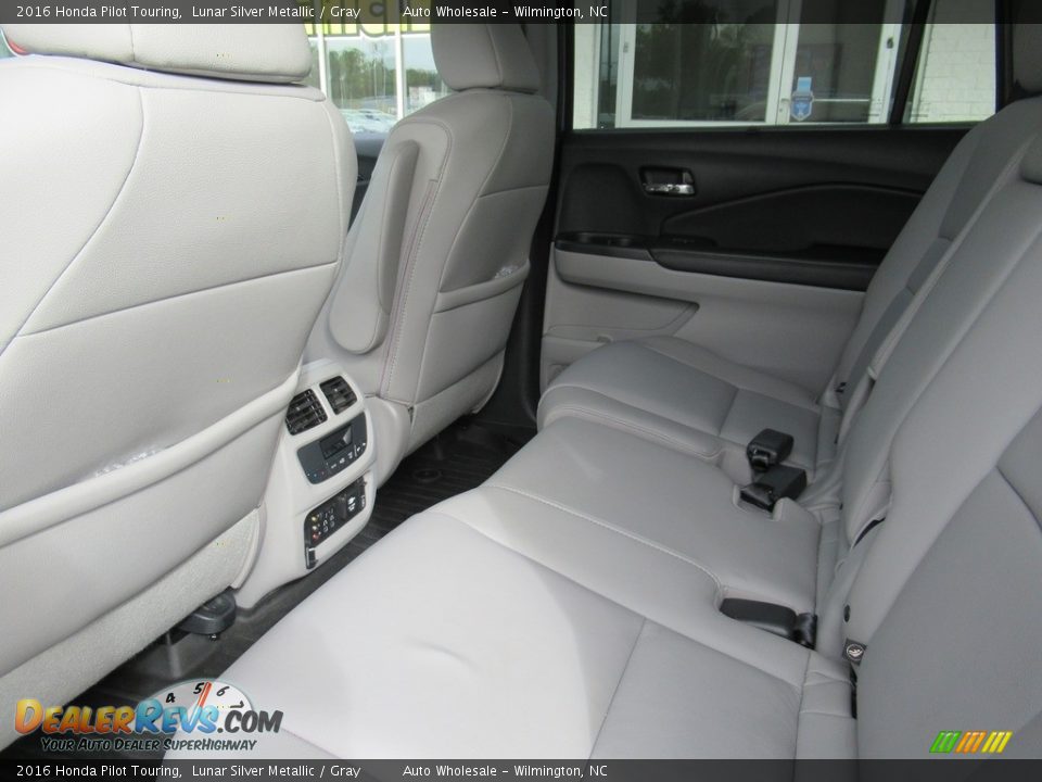 2016 Honda Pilot Touring Lunar Silver Metallic / Gray Photo #10