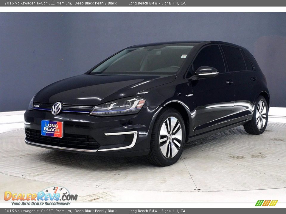 Front 3/4 View of 2016 Volkswagen e-Golf SEL Premium Photo #12