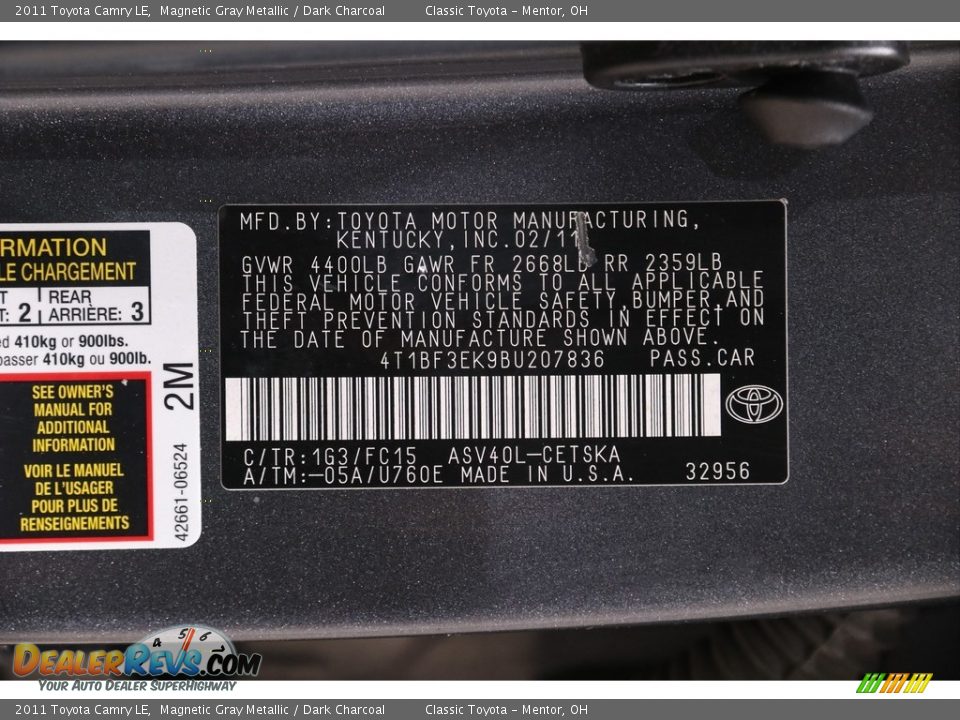 2011 Toyota Camry LE Magnetic Gray Metallic / Dark Charcoal Photo #17