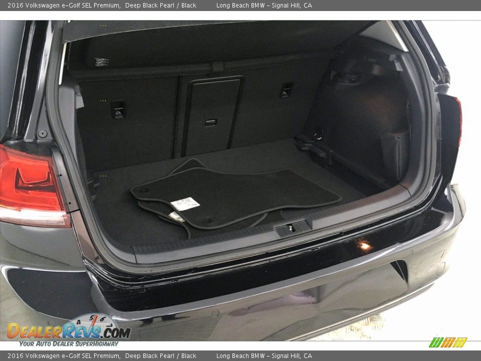 2016 Volkswagen e-Golf SEL Premium Trunk Photo #32