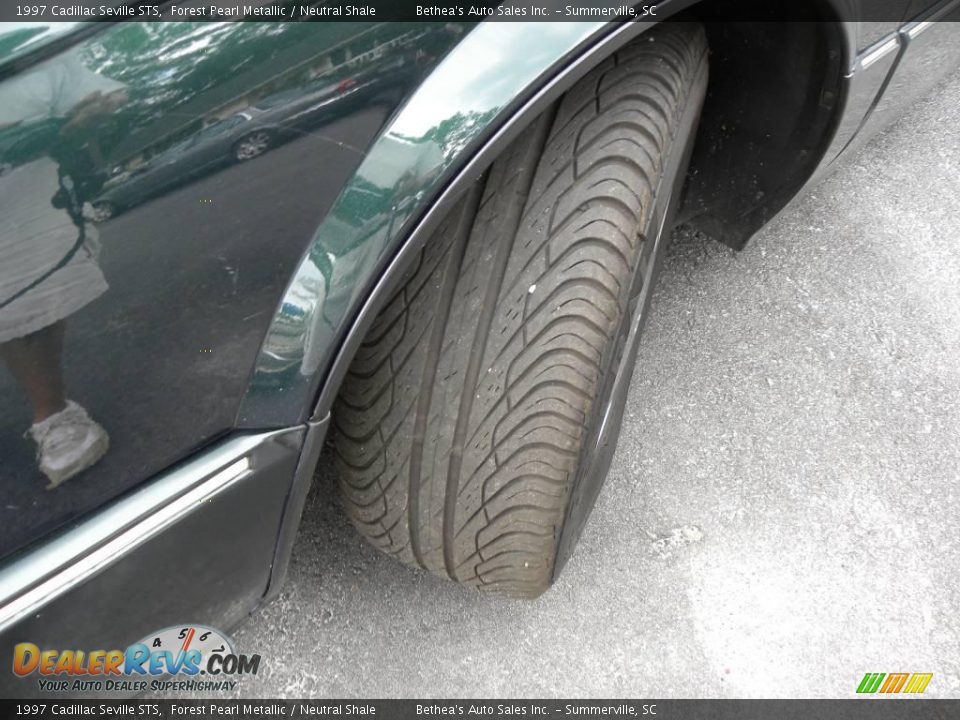 1997 Cadillac Seville STS Forest Pearl Metallic / Neutral Shale Photo #17