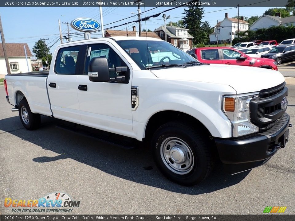 2020 Ford F250 Super Duty XL Crew Cab Oxford White / Medium Earth Gray Photo #8