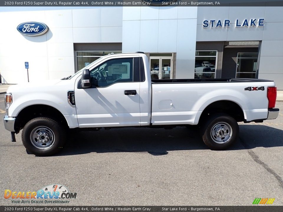 2020 Ford F250 Super Duty XL Regular Cab 4x4 Oxford White / Medium Earth Gray Photo #2