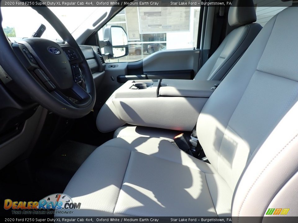 2020 Ford F250 Super Duty XL Regular Cab 4x4 Oxford White / Medium Earth Gray Photo #10