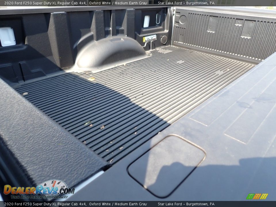 2020 Ford F250 Super Duty XL Regular Cab 4x4 Oxford White / Medium Earth Gray Photo #12