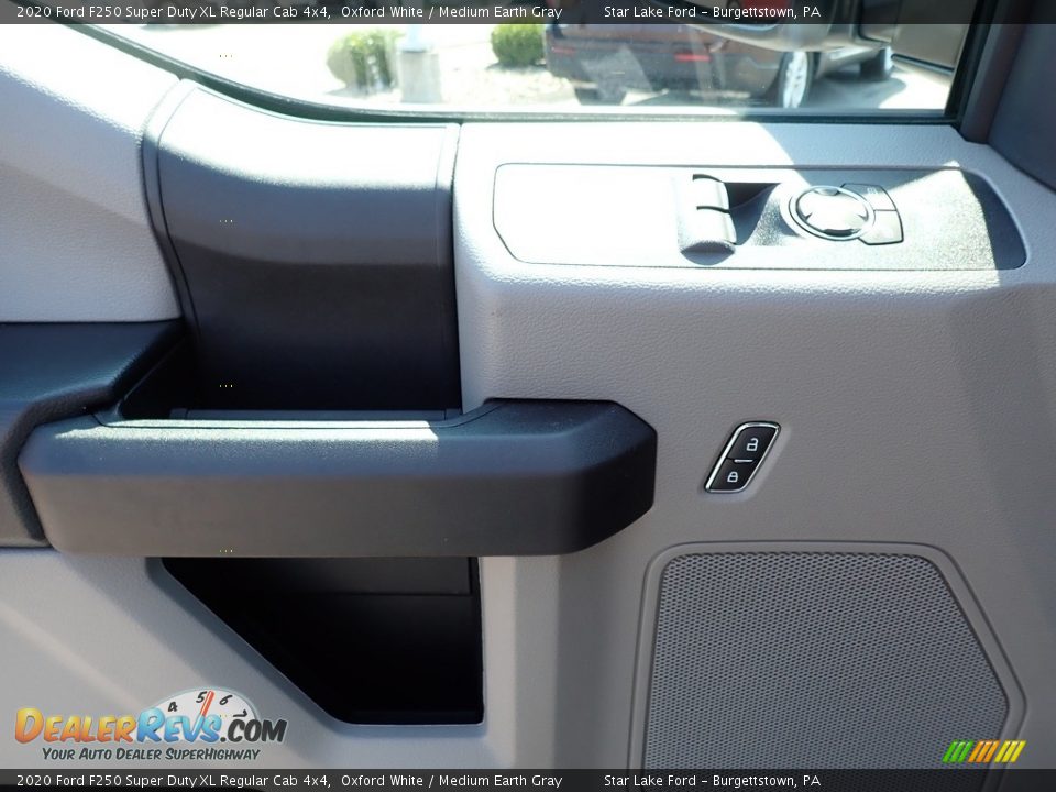 2020 Ford F250 Super Duty XL Regular Cab 4x4 Oxford White / Medium Earth Gray Photo #13