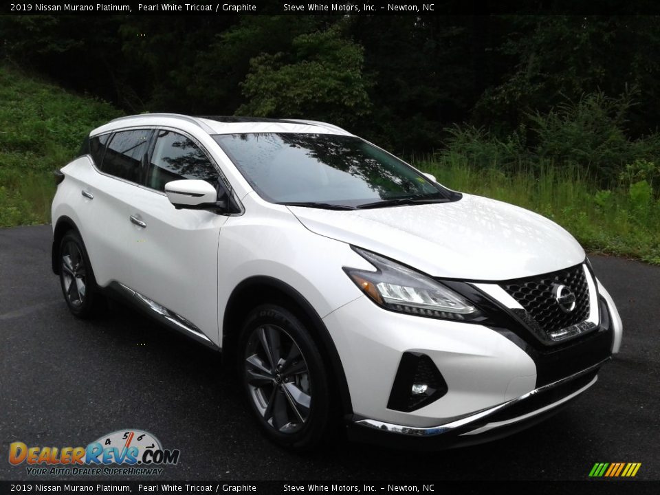 Front 3/4 View of 2019 Nissan Murano Platinum Photo #5