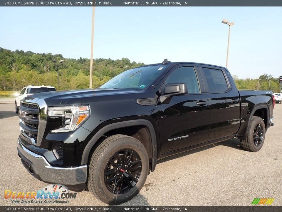 Front 3/4 View of 2020 GMC Sierra 1500 Crew Cab 4WD Photo #1