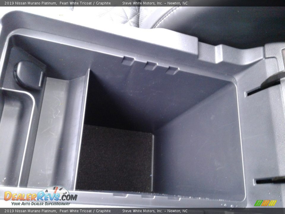 2019 Nissan Murano Platinum Pearl White Tricoat / Graphite Photo #28