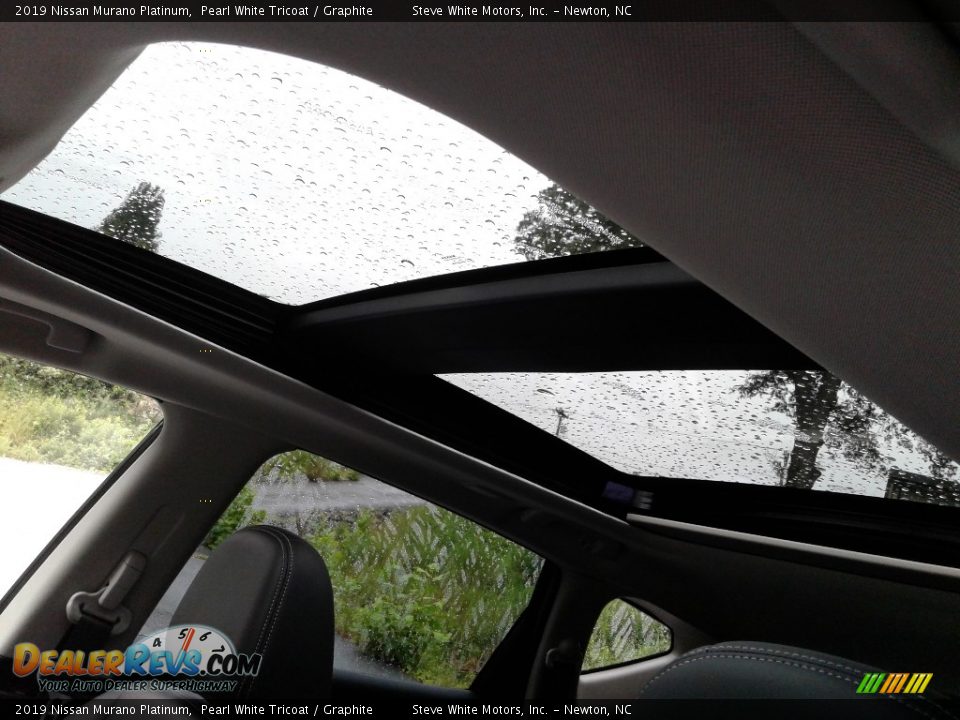 2019 Nissan Murano Platinum Pearl White Tricoat / Graphite Photo #30