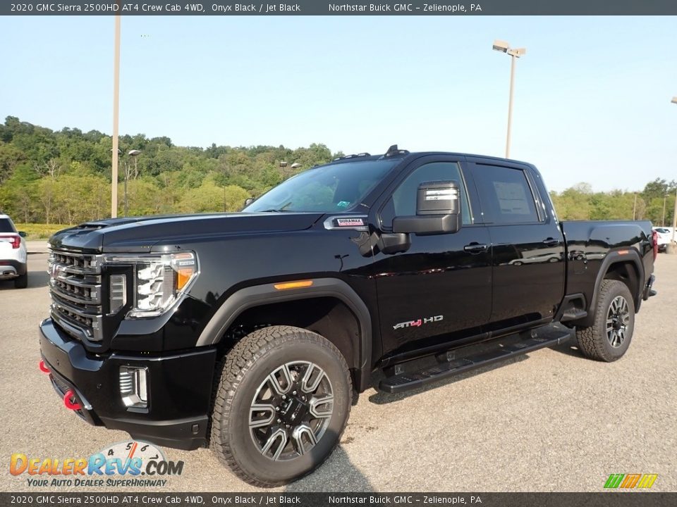 Front 3/4 View of 2020 GMC Sierra 2500HD AT4 Crew Cab 4WD Photo #1
