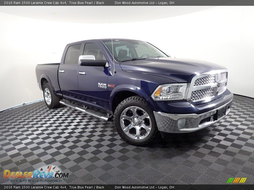 Front 3/4 View of 2016 Ram 1500 Laramie Crew Cab 4x4 Photo #6