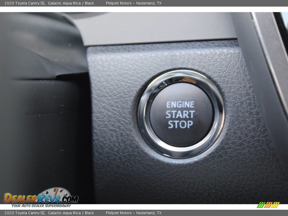 2020 Toyota Camry SE Galactic Aqua Mica / Black Photo #17