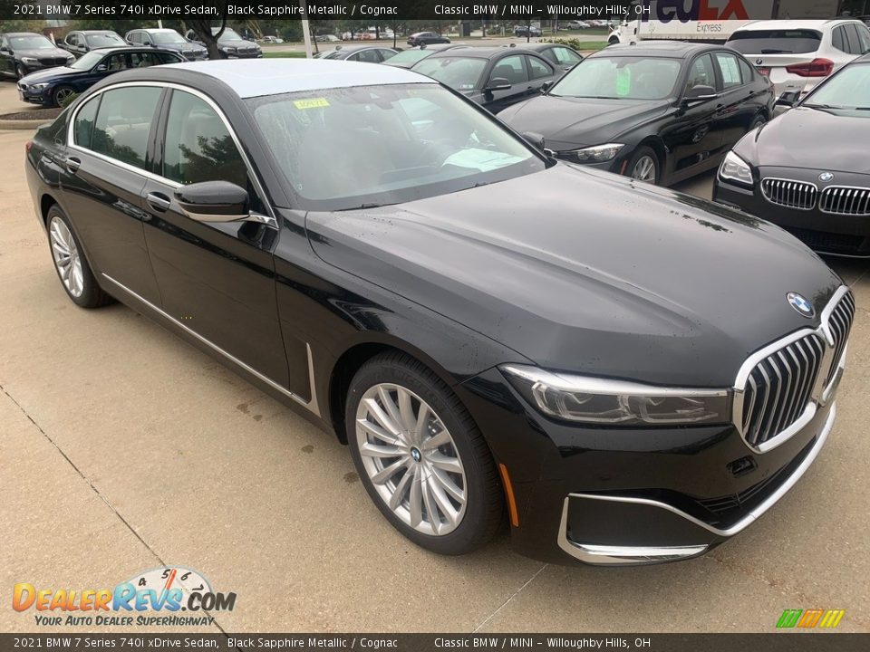 Front 3/4 View of 2021 BMW 7 Series 740i xDrive Sedan Photo #1