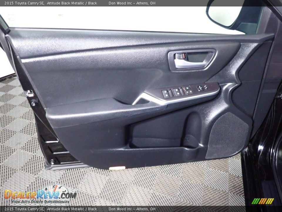 2015 Toyota Camry SE Attitude Black Metallic / Black Photo #16