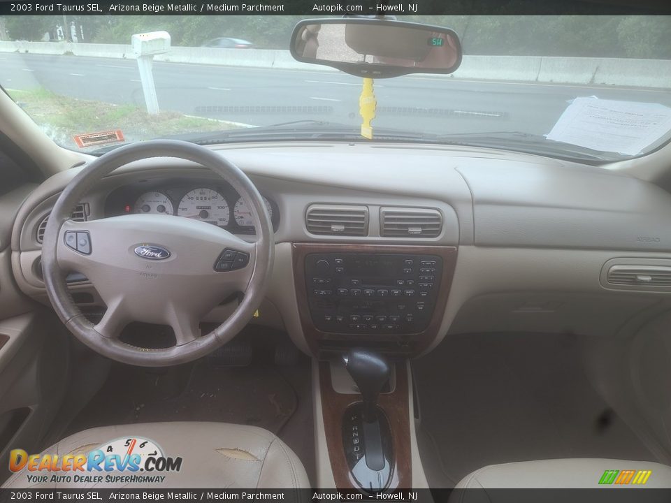 2003 Ford Taurus SEL Arizona Beige Metallic / Medium Parchment Photo #10