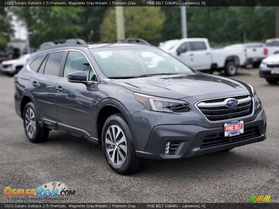 Front 3/4 View of 2020 Subaru Outback 2.5i Premium Photo #1