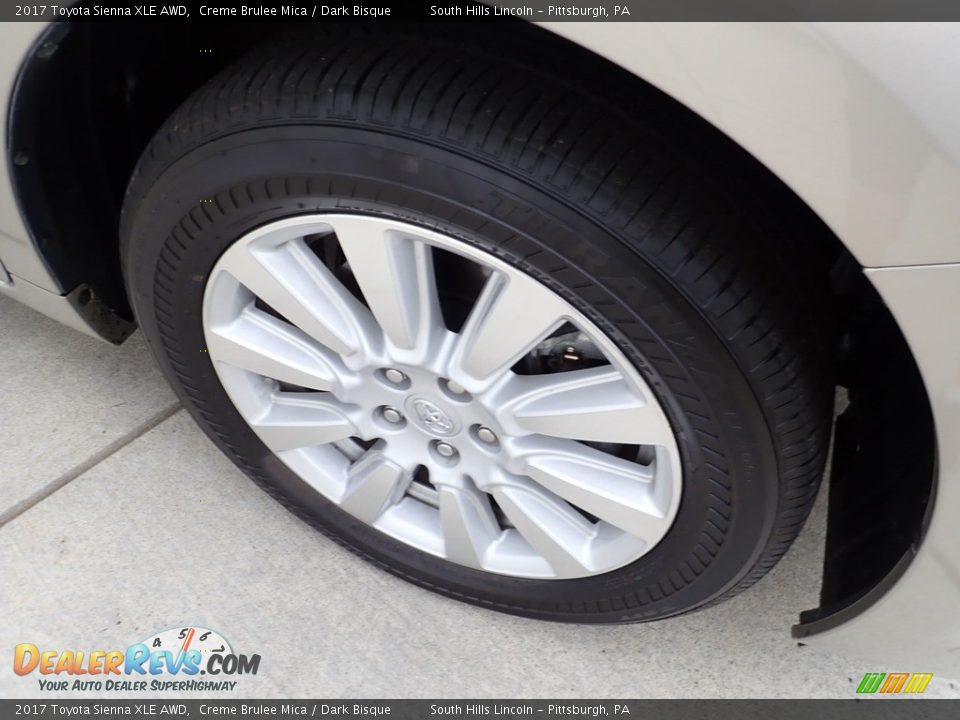 2017 Toyota Sienna XLE AWD Creme Brulee Mica / Dark Bisque Photo #10