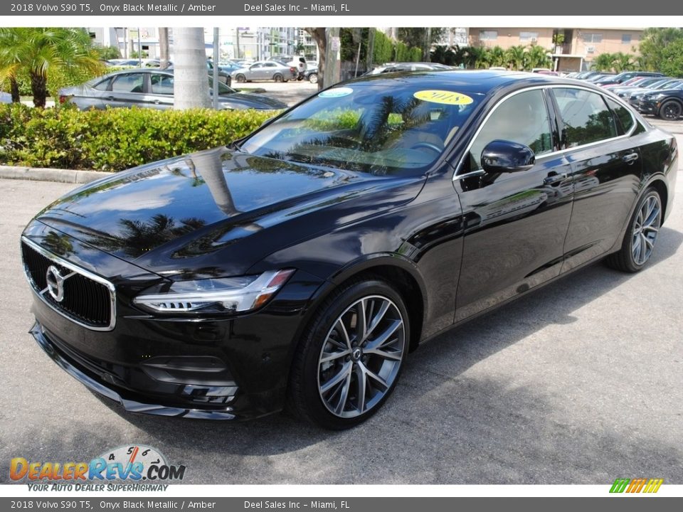 2018 Volvo S90 T5 Onyx Black Metallic / Amber Photo #4