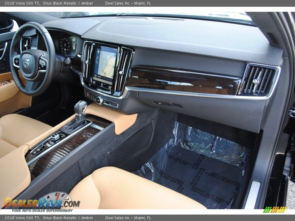 2018 Volvo S90 T5 Onyx Black Metallic / Amber Photo #18