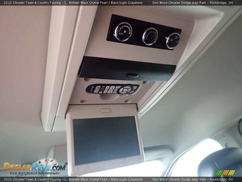 2013 Chrysler Town & Country Touring - L Brilliant Black Crystal Pearl / Black/Light Graystone Photo #2