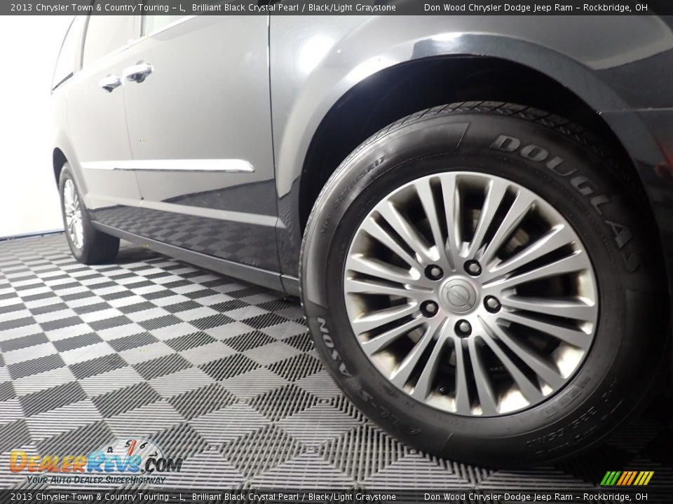 2013 Chrysler Town & Country Touring - L Brilliant Black Crystal Pearl / Black/Light Graystone Photo #6