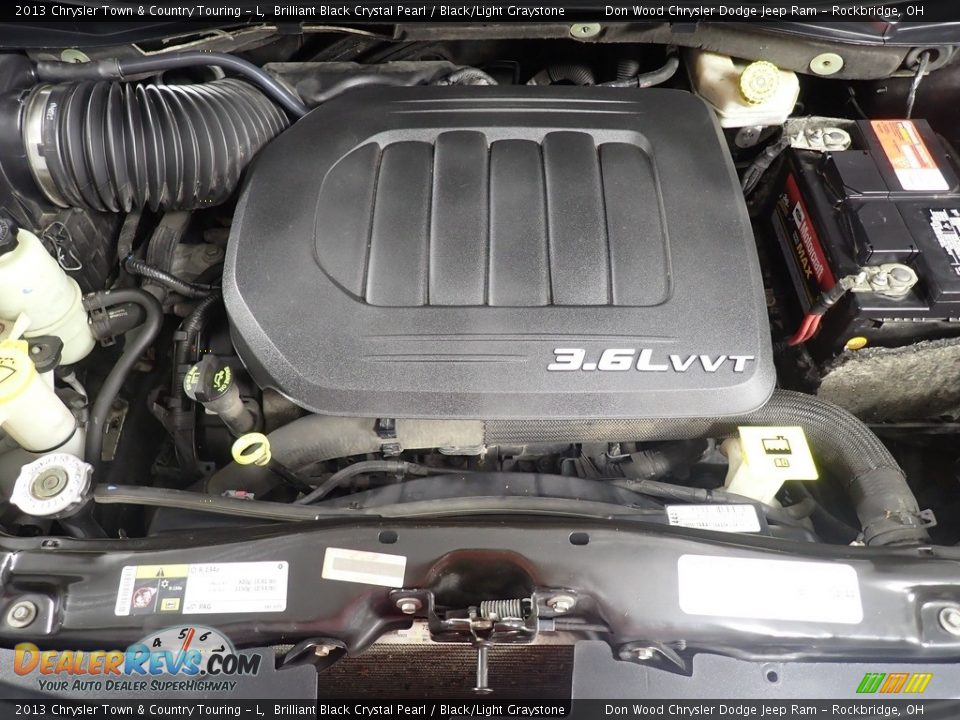 2013 Chrysler Town & Country Touring - L Brilliant Black Crystal Pearl / Black/Light Graystone Photo #9