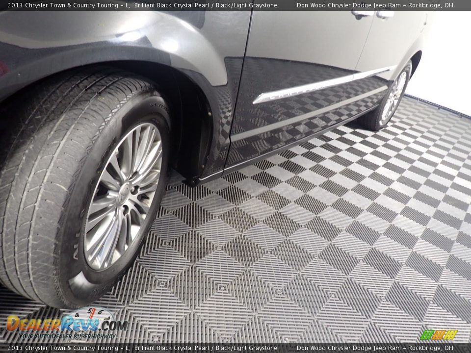2013 Chrysler Town & Country Touring - L Brilliant Black Crystal Pearl / Black/Light Graystone Photo #11