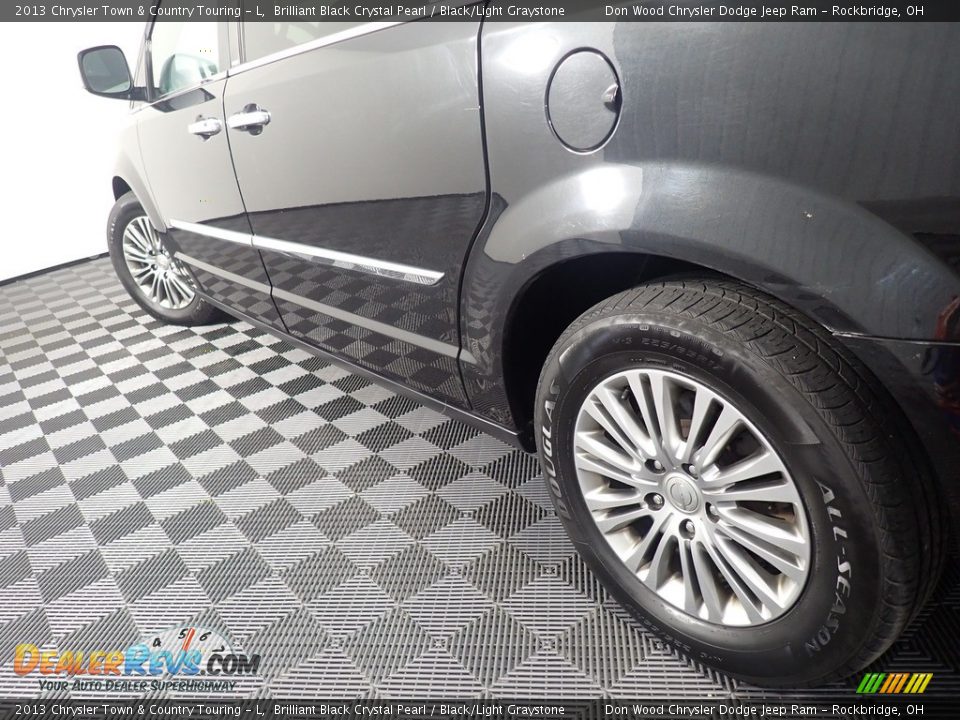 2013 Chrysler Town & Country Touring - L Brilliant Black Crystal Pearl / Black/Light Graystone Photo #12