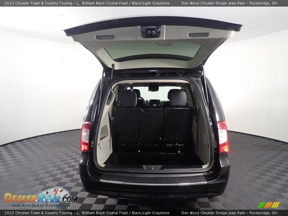 2013 Chrysler Town & Country Touring - L Brilliant Black Crystal Pearl / Black/Light Graystone Photo #15