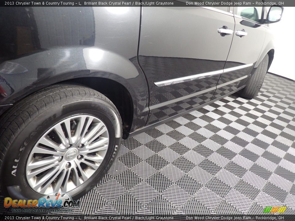 2013 Chrysler Town & Country Touring - L Brilliant Black Crystal Pearl / Black/Light Graystone Photo #21